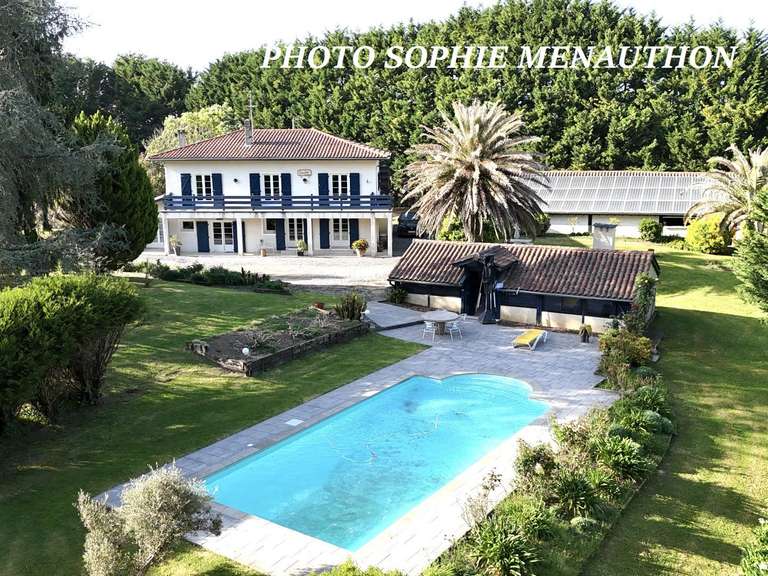 Propriété Saint-Martin-de-Seignanx - 4 chambres - 223m²