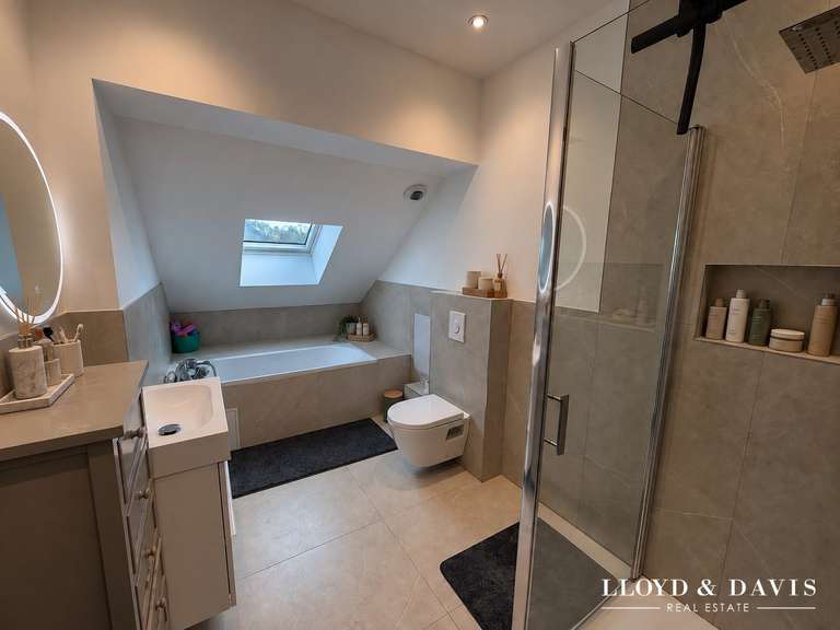 Maison Saint-Martin-Longueau - 5 chambres - 201m²