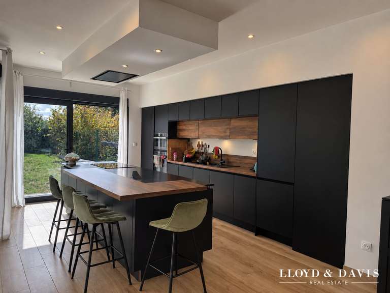 Maison Saint-Martin-Longueau - 5 chambres - 201m²