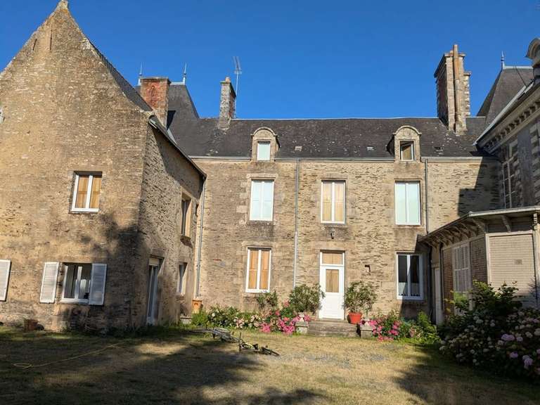 Château Saint-Martin-sur-Oust - 21 chambres - 820m²