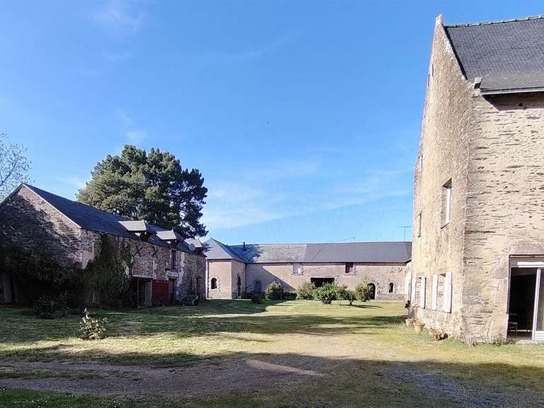 Château Saint-Martin-sur-Oust - 21 chambres - 820m²