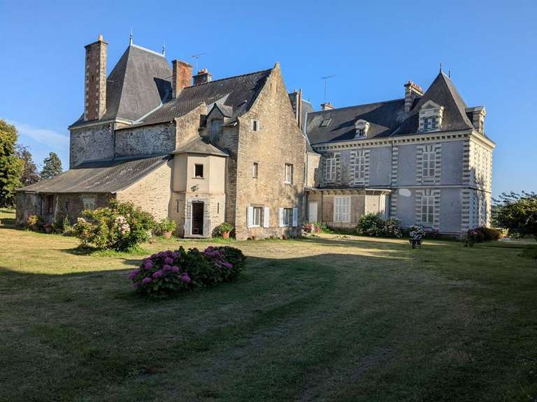 Château Saint-Martin-sur-Oust - 21 chambres - 820m²