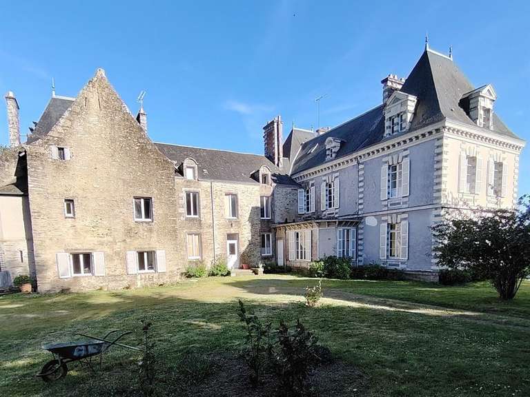 Château Saint-Martin-sur-Oust - 21 chambres - 820m²