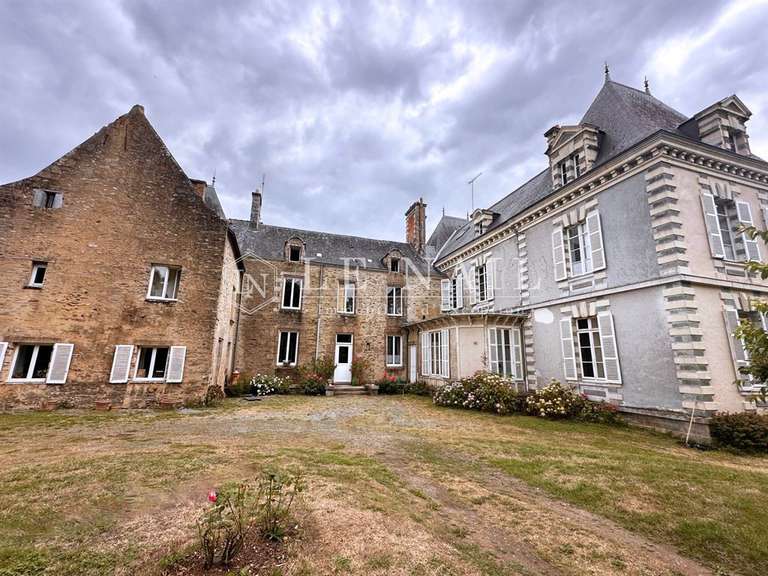 Château Saint-Martin-sur-Oust - 21 chambres - 820m²