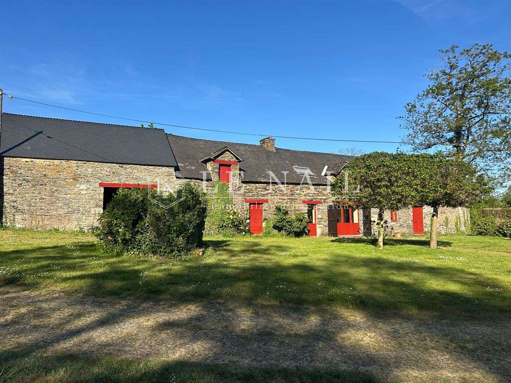 Manor Saint-Martin-sur-Oust