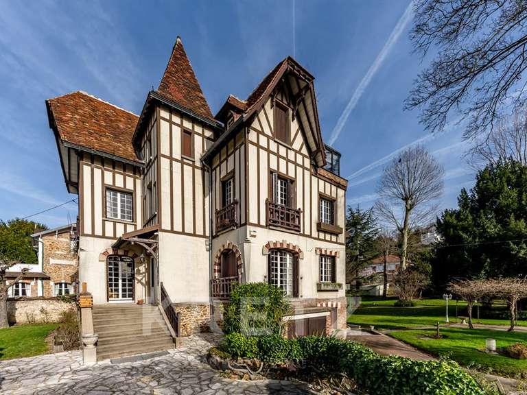 Maison Saint-Maur-des-Fossés - 6 chambres - 304m²