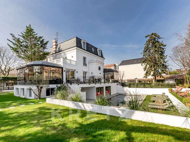 Maison Saint-Maur-des-Fossés - 10 chambres - 568m²