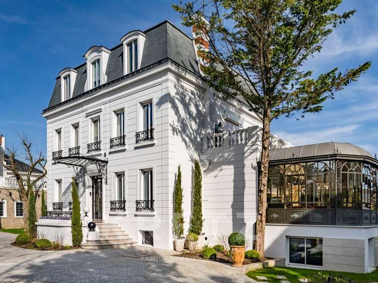 Maison Saint-Maur-des-Fossés - 10 chambres - 568m²