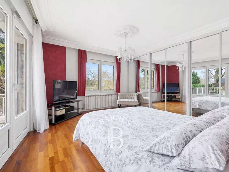 Maison Saint-Maur-des-Fossés - 5 chambres - 245m²