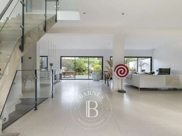 Maison Saint-Maur-des-Fossés - 5 chambres - 378m²