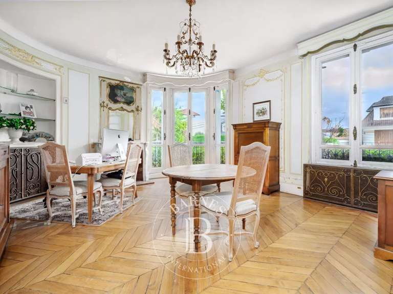 Maison Saint-Maur-des-Fossés - 5 chambres - 279m²