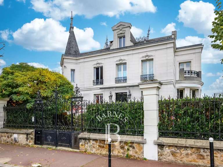 Maison Saint-Maur-des-Fossés - 5 chambres - 279m²