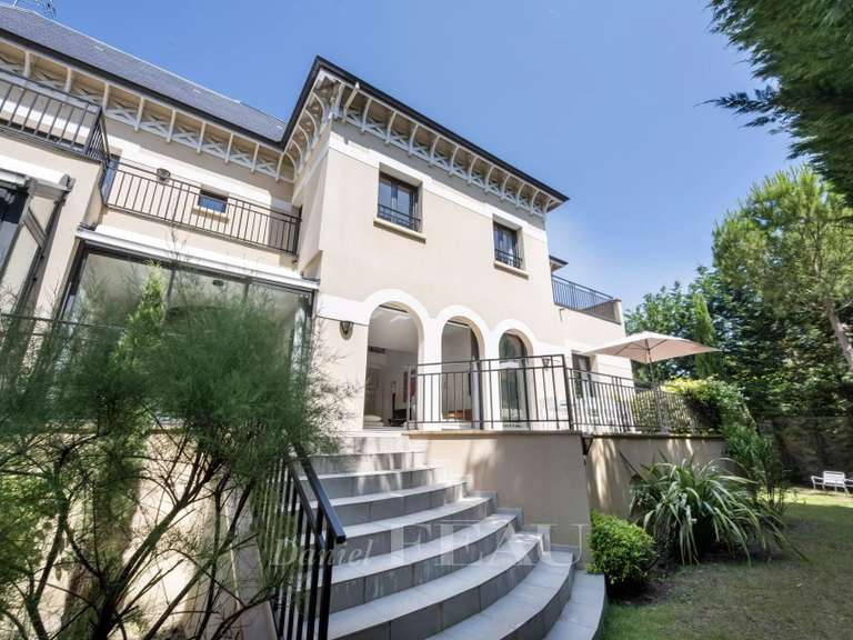 Maison Saint-Maur-des-Fossés - 5 chambres - 298m²