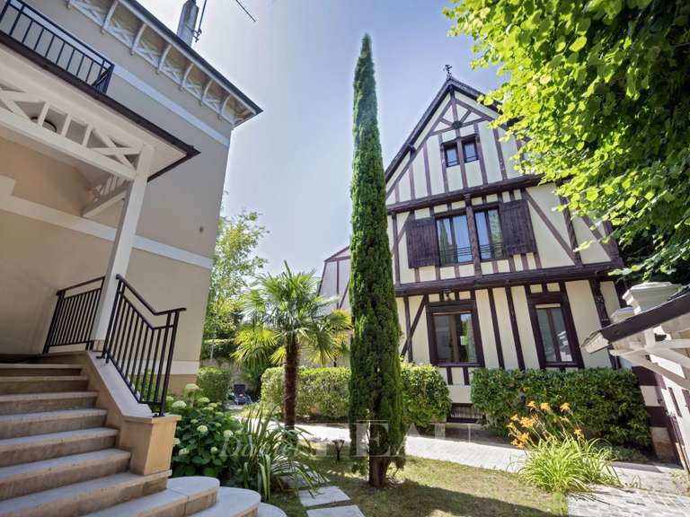 Maison Saint-Maur-des-Fossés - 5 chambres - 298m²