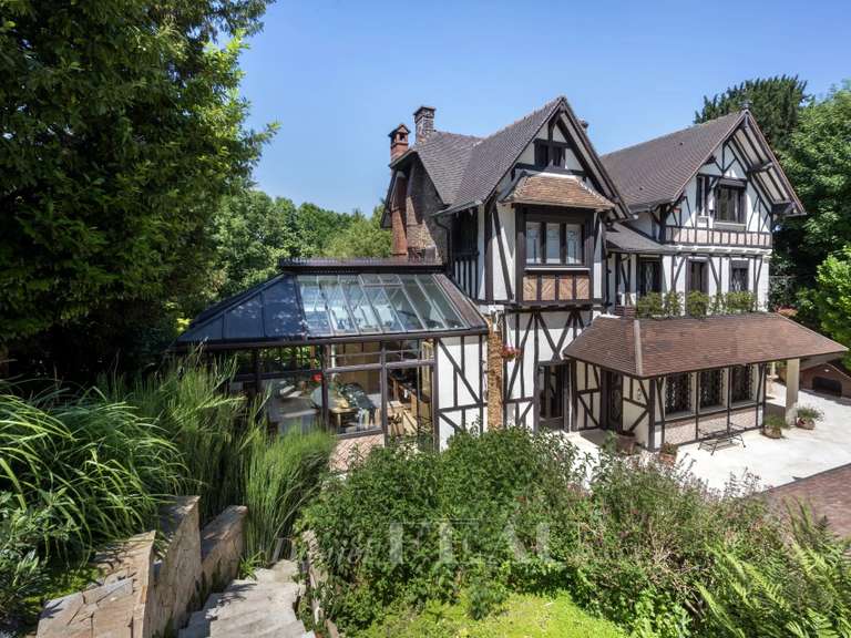 Maison Saint-Maur-des-Fossés - 7 chambres - 436m²