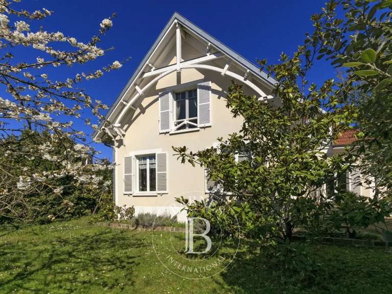 Maison Saint-Maur-des-Fossés - 4 chambres - 214m²