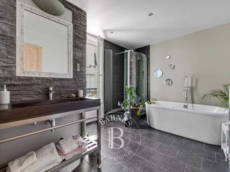 Maison Saint-Maur-des-Fossés - 5 chambres - 282m²