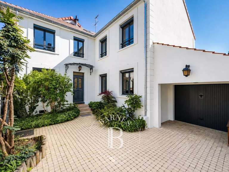 Maison Saint-Maur-des-Fossés - 5 chambres - 303m²