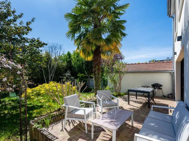 Maison Saint-Maur-des-Fossés - 5 chambres - 303m²