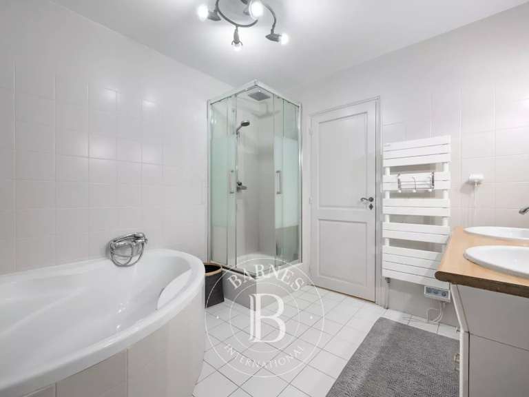 Maison Saint-Maur-des-Fossés - 5 chambres - 303m²