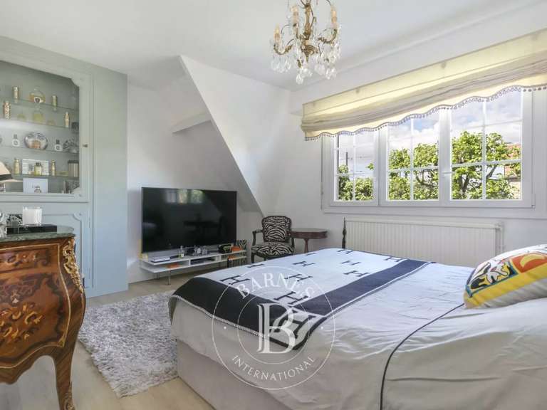 Maison Saint-Maur-des-Fossés - 5 chambres - 242m²