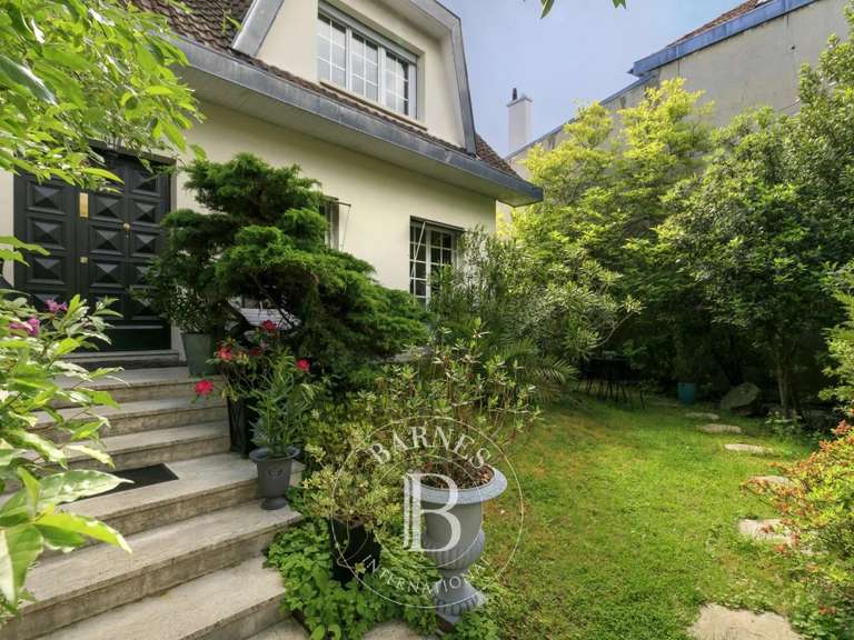 Maison Saint-Maur-des-Fossés - 5 chambres - 242m²