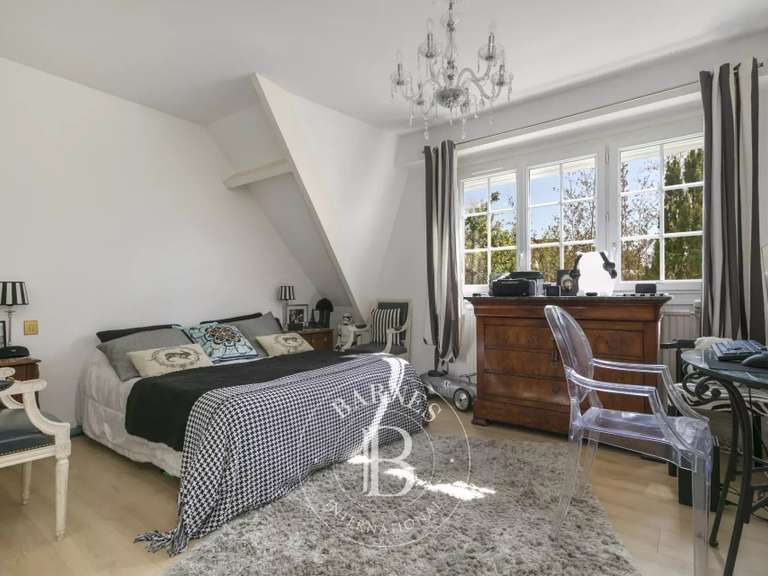 Maison Saint-Maur-des-Fossés - 5 chambres - 242m²
