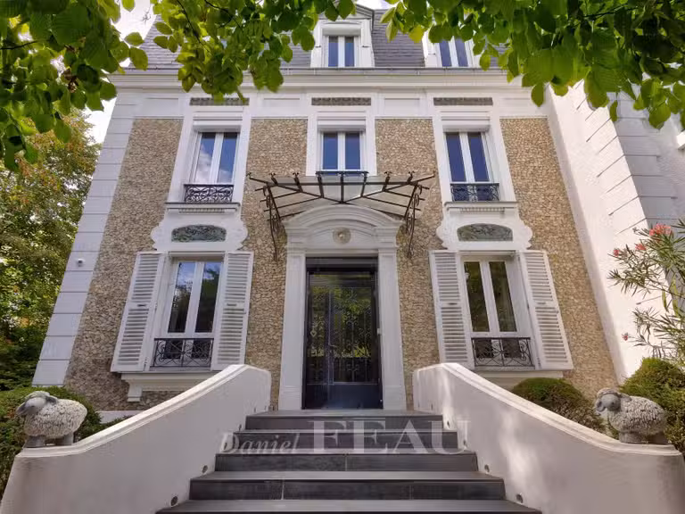 Maison Saint-Maur-des-Fossés - 7 chambres - 593m²