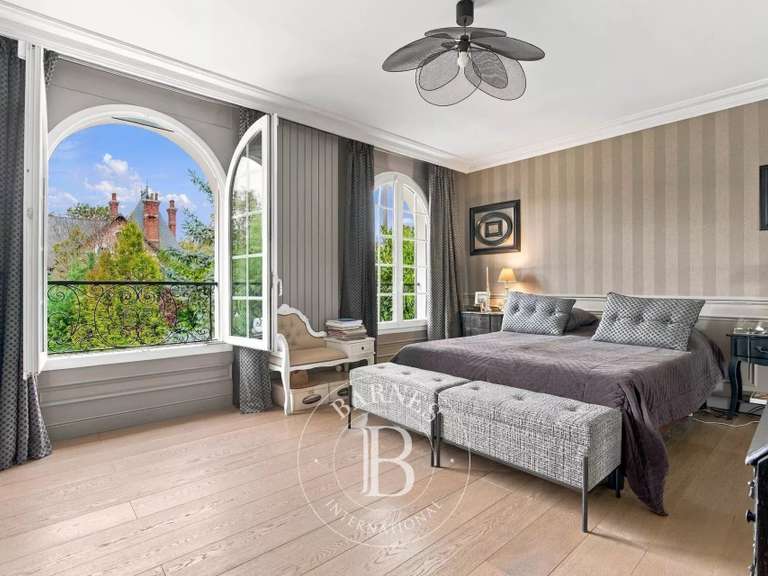 Maison Saint-Maur-des-Fossés - 10 chambres - 525m²