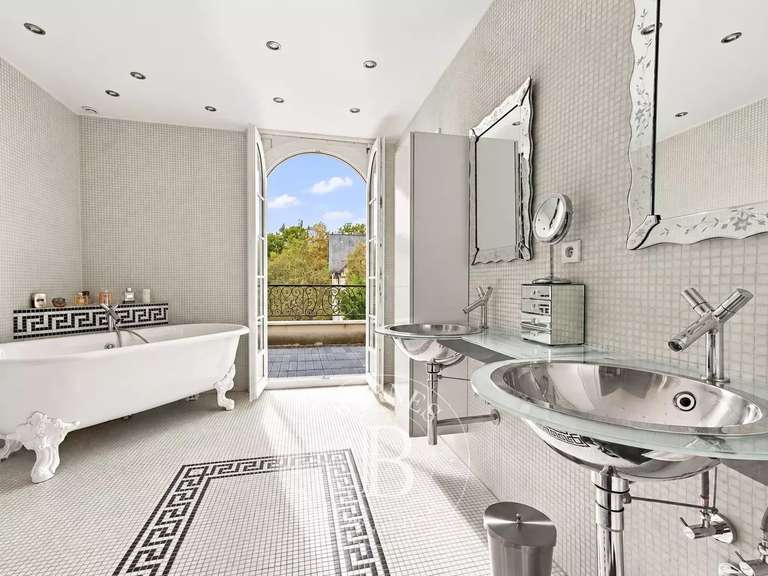 Maison Saint-Maur-des-Fossés - 10 chambres - 525m²