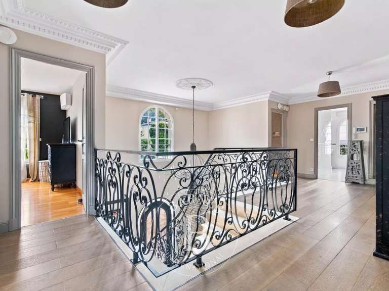 Maison Saint-Maur-des-Fossés - 10 chambres - 525m²