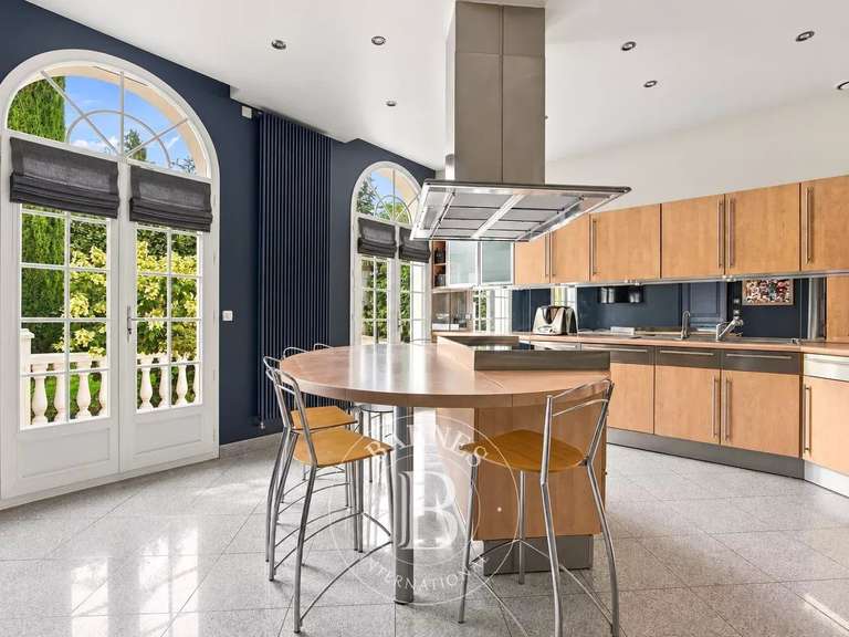 Maison Saint-Maur-des-Fossés - 10 chambres - 525m²