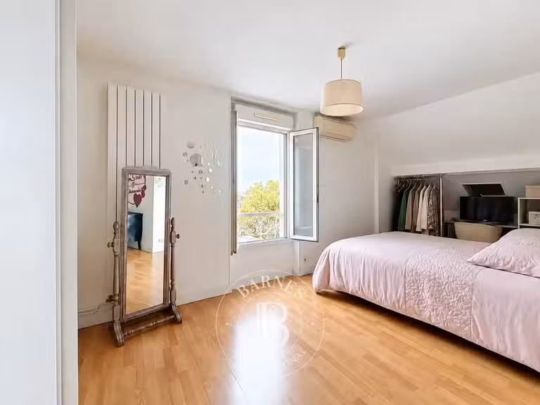 Maison Saint-Maur-des-Fossés - 5 chambres - 418m²