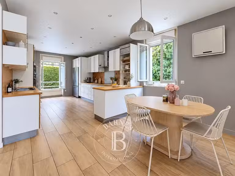 Maison Saint-Maur-des-Fossés - 5 chambres - 418m²