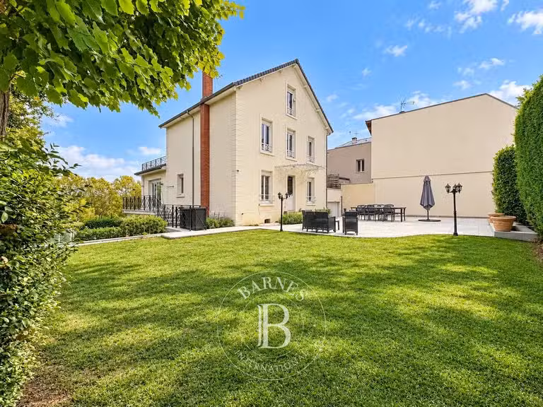 Maison Saint-Maur-des-Fossés - 5 chambres - 418m²