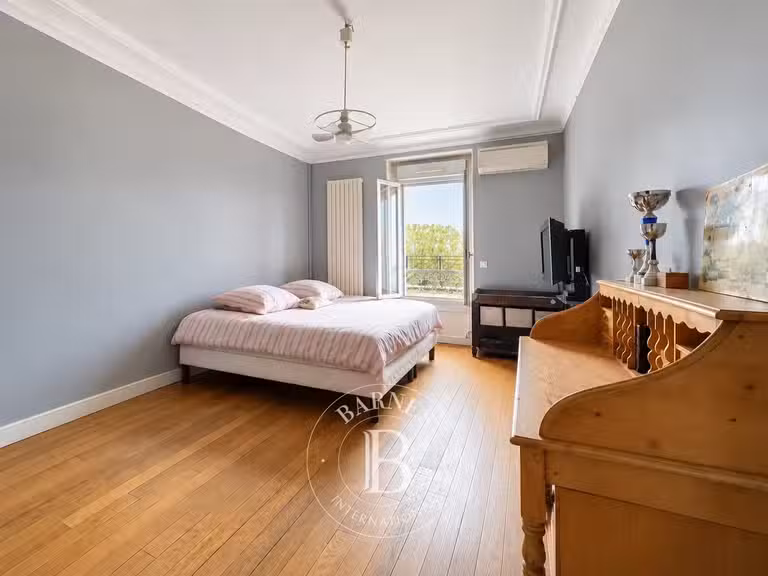 Maison Saint-Maur-des-Fossés - 5 chambres - 418m²