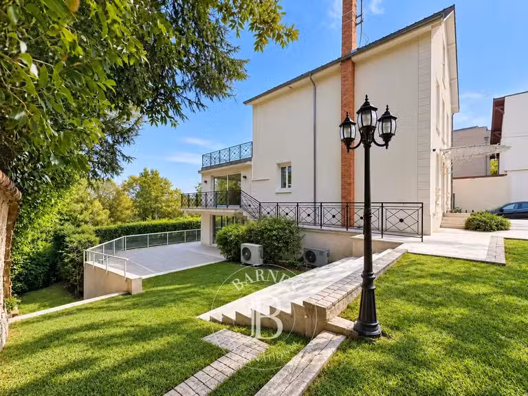 Maison Saint-Maur-des-Fossés - 5 chambres - 418m²