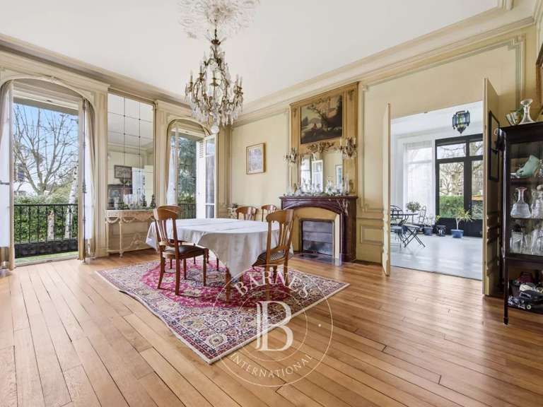 Propriété Saint-Maur-des-Fossés - 6 chambres - 578m²