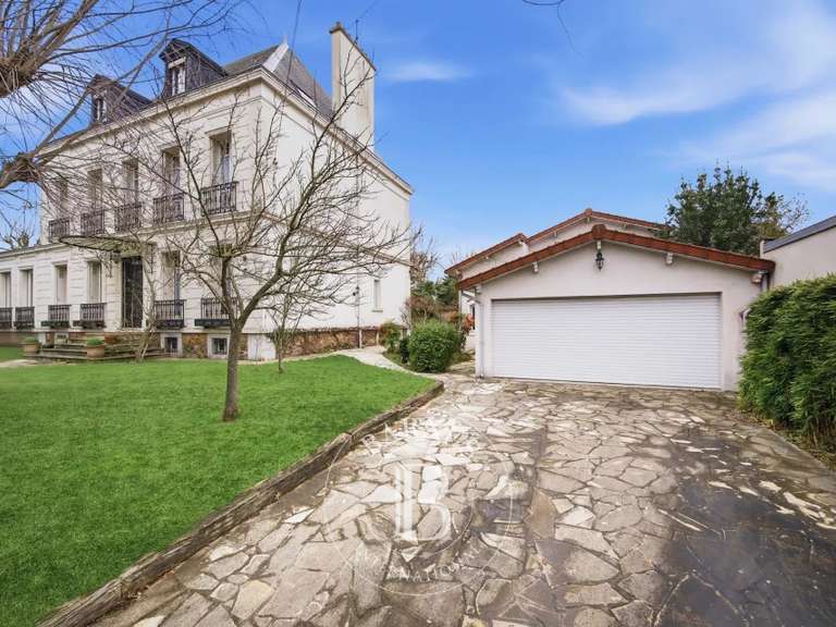 Propriété Saint-Maur-des-Fossés - 6 chambres - 578m²