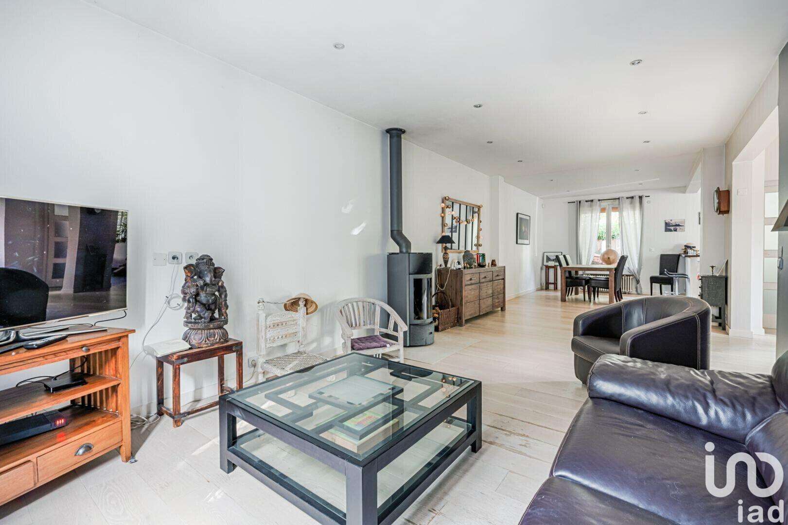 Sale Villa SaintMaurdesFossés 975 000€