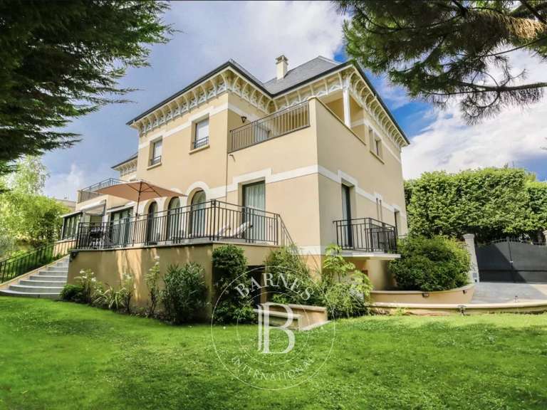 Villa Saint-Maur-des-Fossés - 5 chambres - 298m²