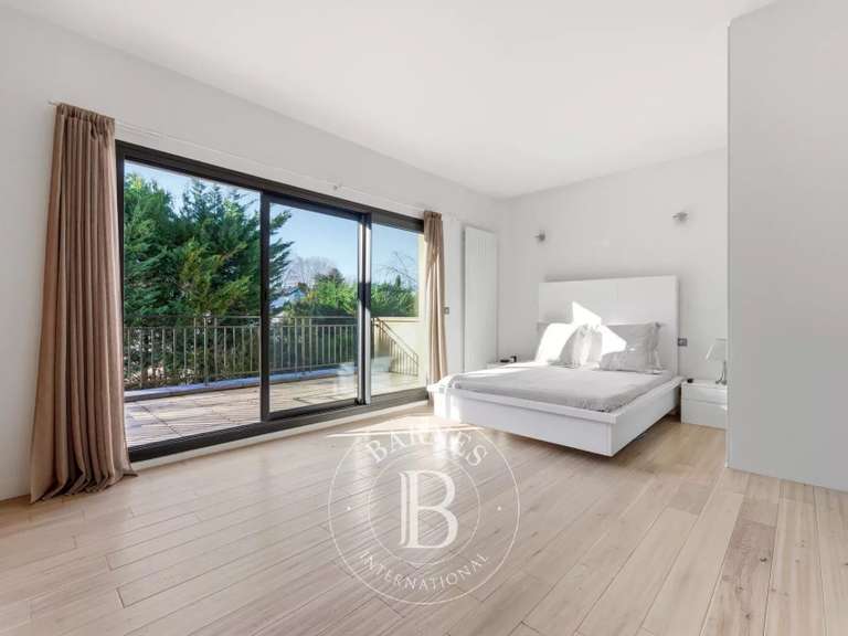 Villa Saint-Maur-des-Fossés - 5 chambres - 298m²