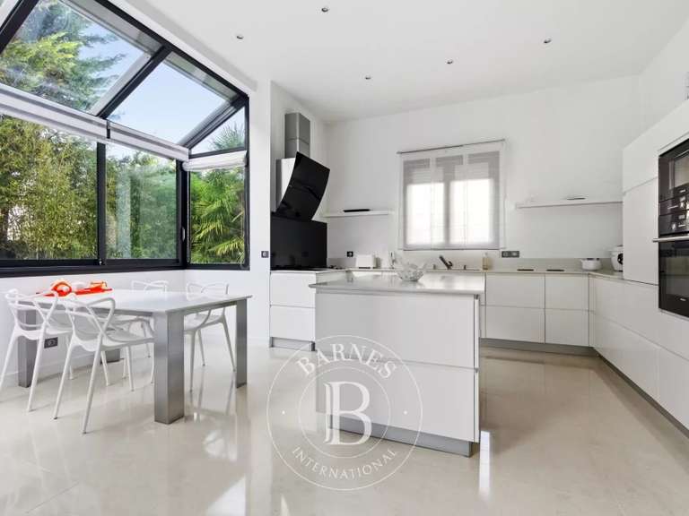 Villa Saint-Maur-des-Fossés - 5 chambres - 298m²