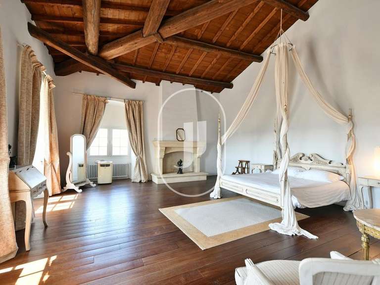Château Saint-Maximin - 9 chambres - 1368m²
