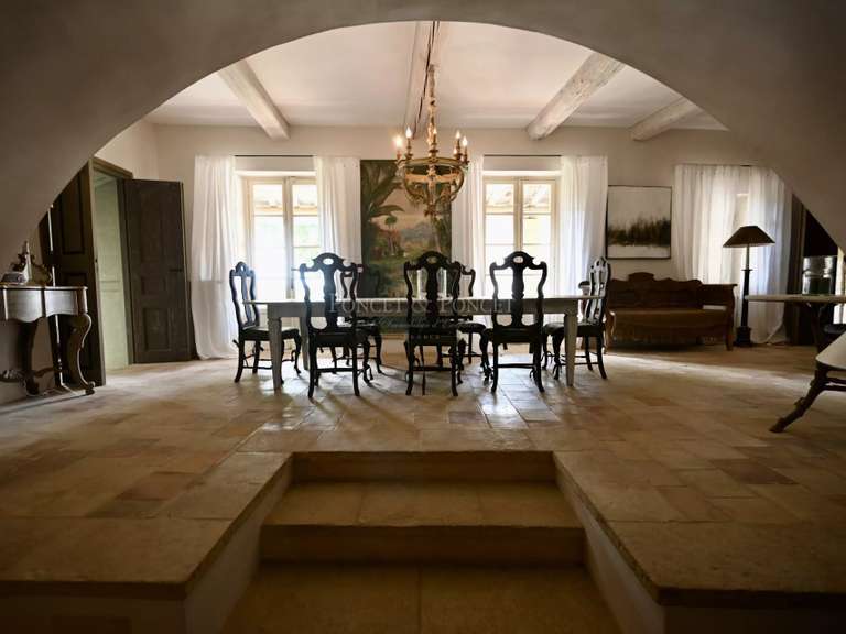 Maison Saint-Maximin - 5 chambres - 515m²