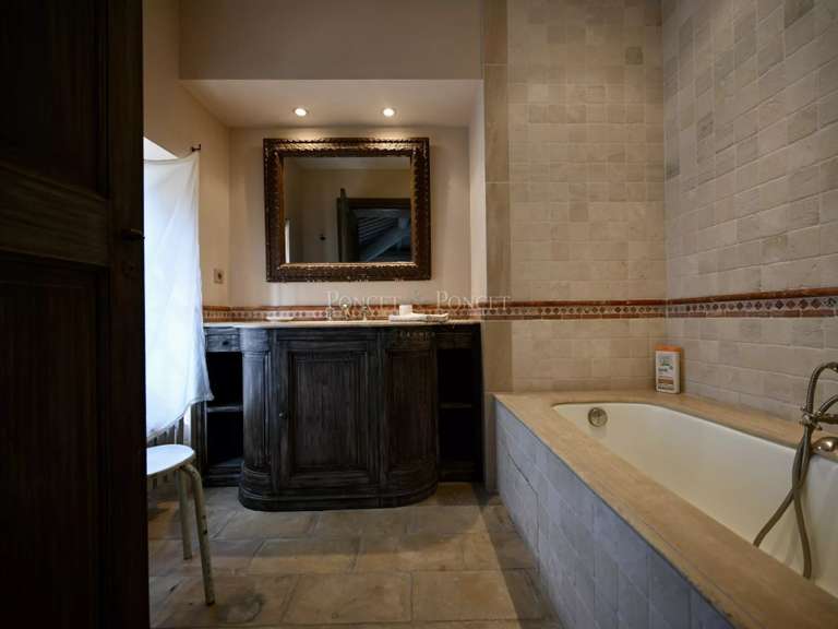 Maison Saint-Maximin - 5 chambres - 515m²