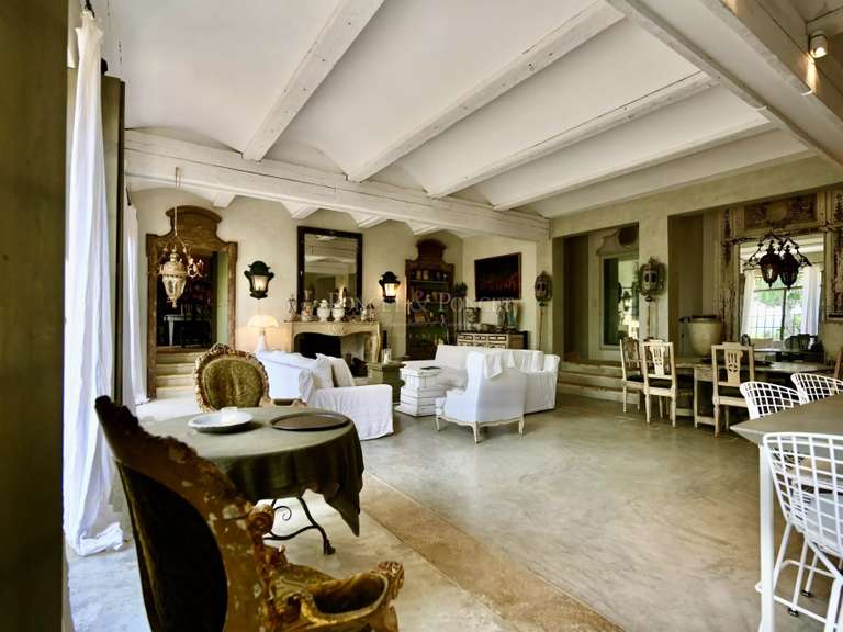 Maison Saint-Maximin - 5 chambres - 515m²