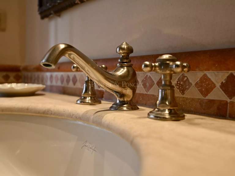 Maison Saint-Maximin - 5 chambres - 515m²