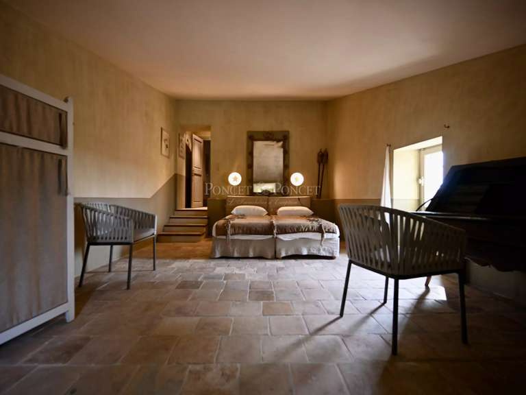 Maison Saint-Maximin - 5 chambres - 515m²