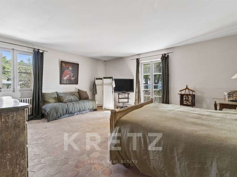 Maison Saint-Maximin - 5 chambres - 405m²